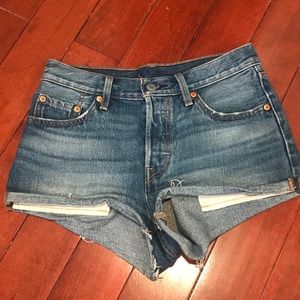 Levi’s 501 Cut Off Shorts